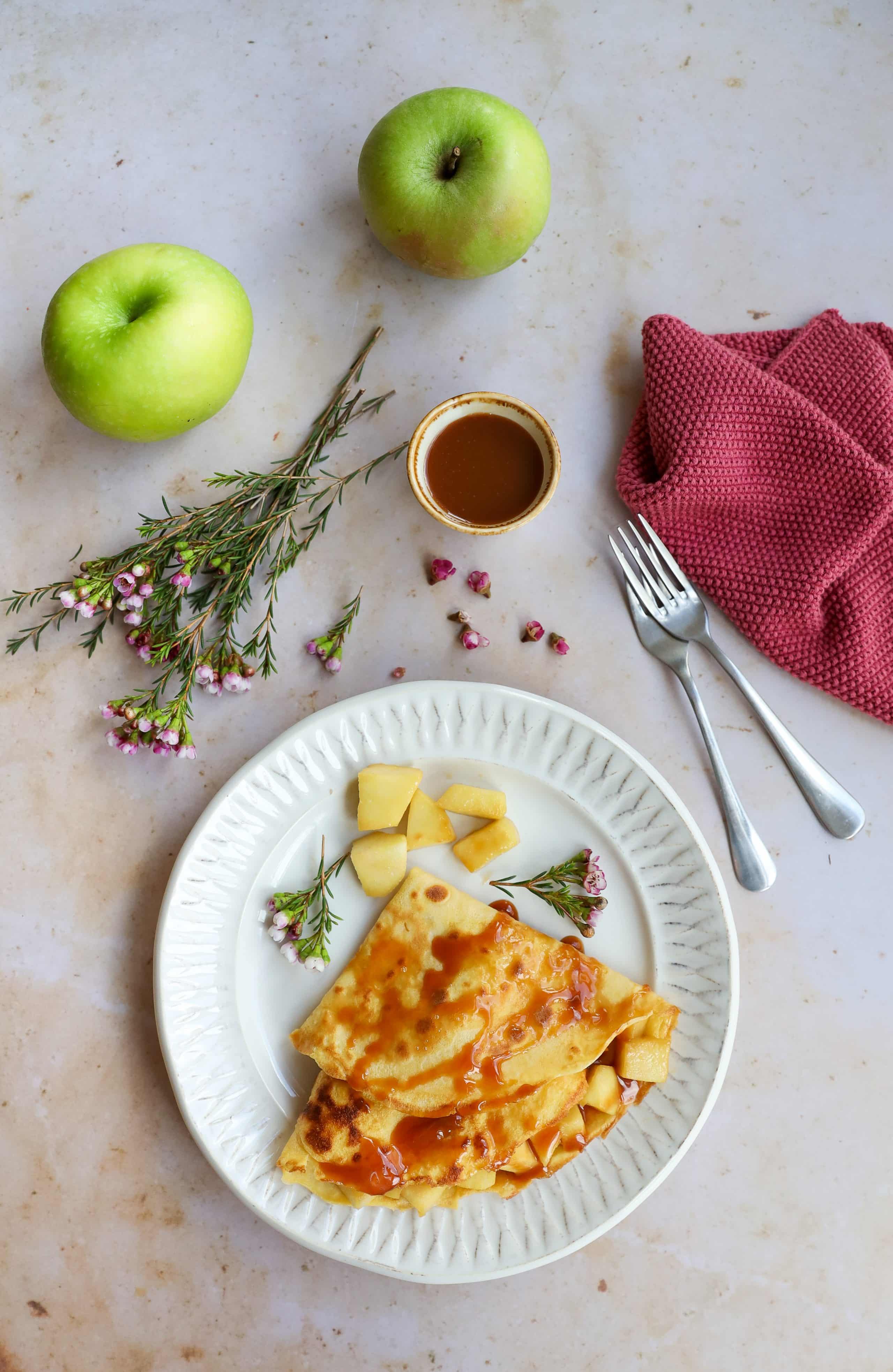 crêpes with apples and toffee
